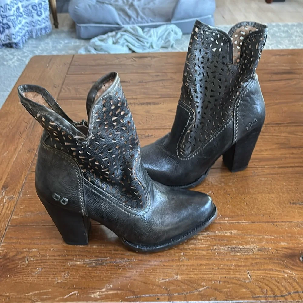 Bed Stu Irma Boots Women’s Graphite Leather Laser Cut Heeled Booties NWT Size 10